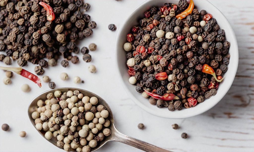 Discover the World of Peppercorns: Types, Uses, and Recipes