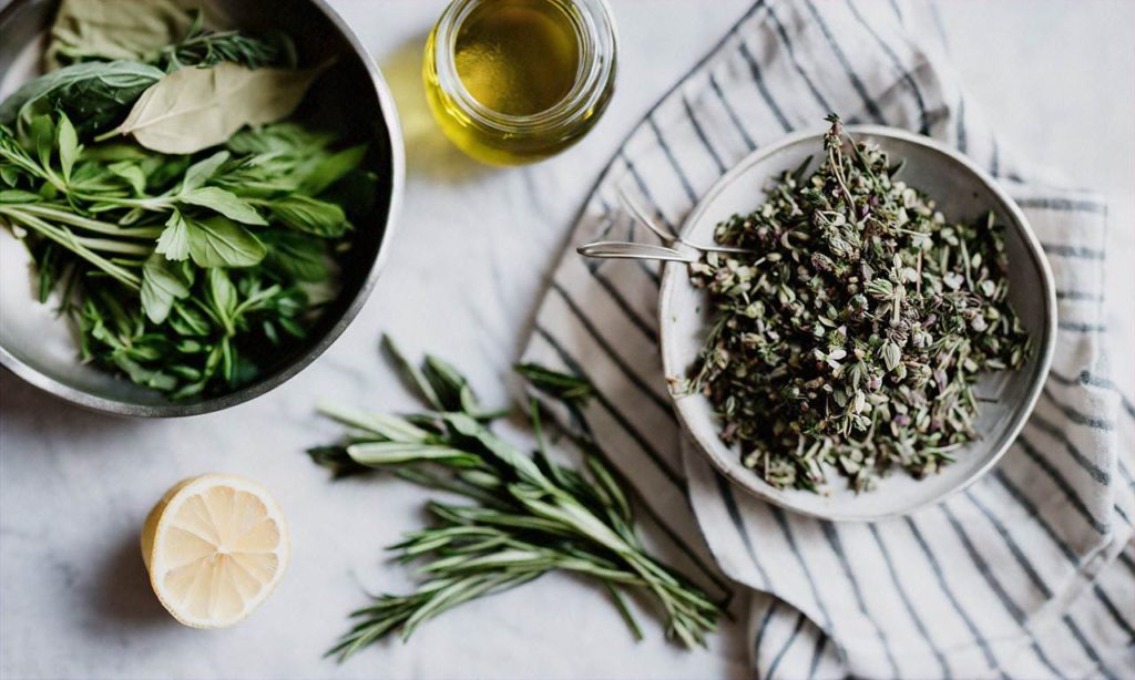 The Ultimate Guide to Cooking with Fresh vs. Dried Herbs