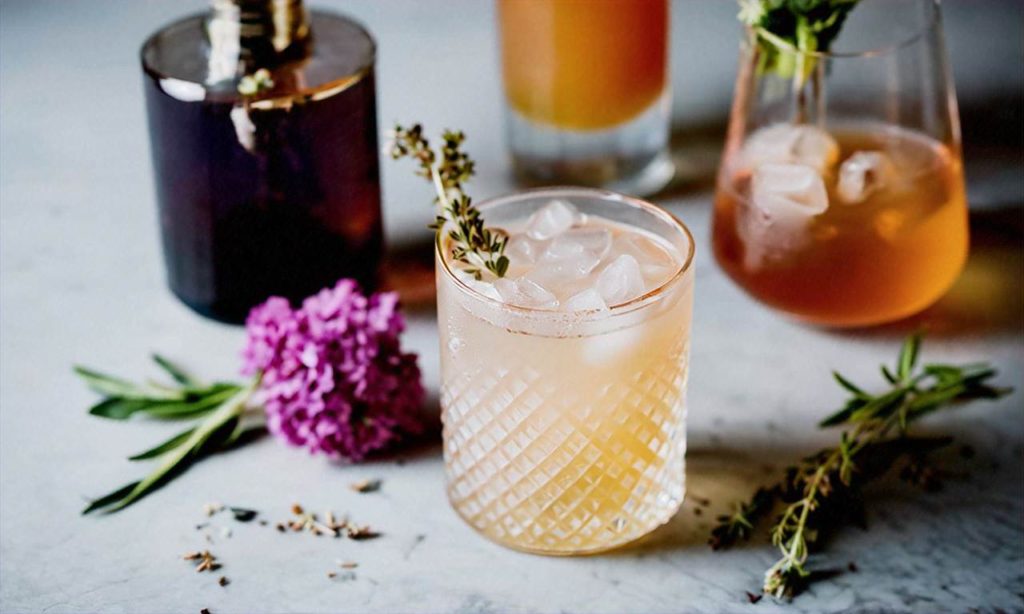 Herbal Mixology: Crafting the Perfect Herb-Infused Cocktails for Any Occasion